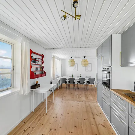 Lovely Spacious On Bornholm 度假居 *